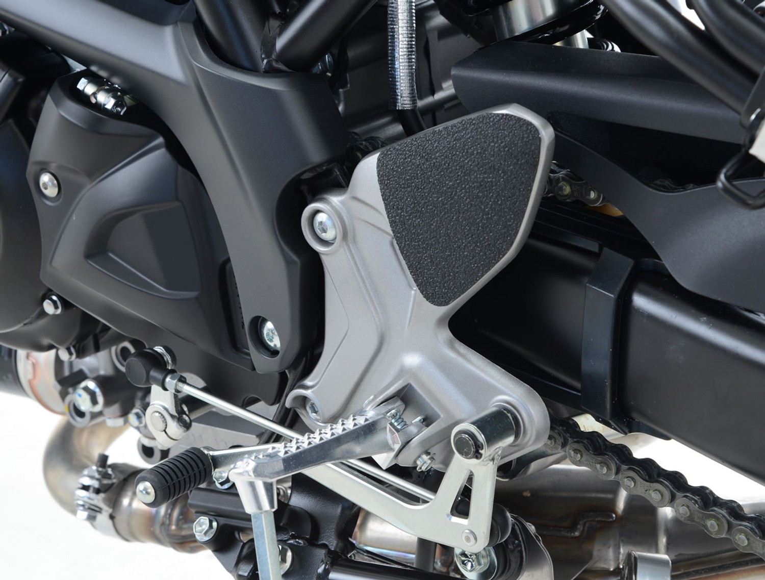 R&G Racing Boot Guard 2-piece (heel plates) for Suzuki SV650 '88-'22, SV650X '16-'22 R&G Racing Boot Guard 2-piece (heel plates) for Suzuki SV650 '88-'22, SV650X '16-'22